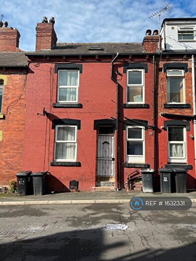 2 Bedroom Terraced House To Rent In Woodview Mount, Leeds, LS11