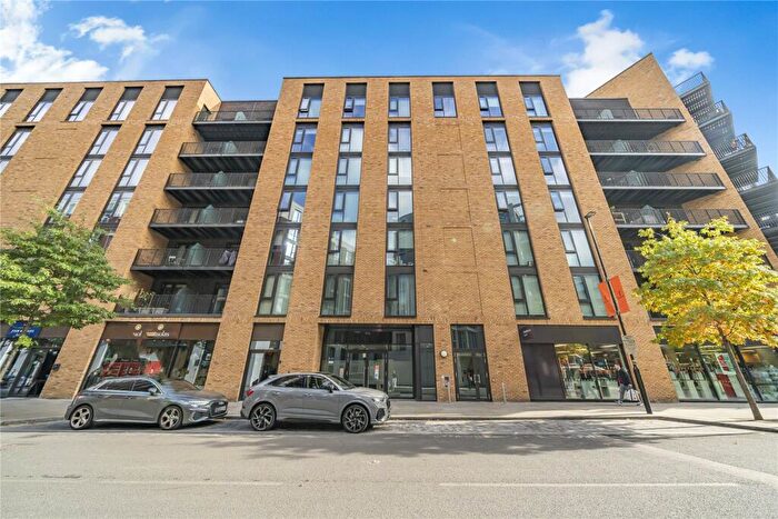 3 Bedroom Apartment To Rent In Starboard Way, London, E16