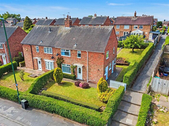 4 Bedroom Semi-Detached House For Sale In Beckhampton Road, Nottingham, NG5