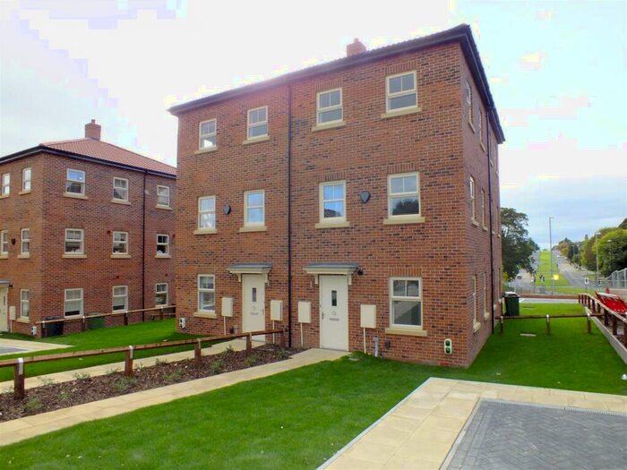 2 Bedroom Semi-Detached House To Rent In Asket Row, Leeds, West Yorkshire, LS14