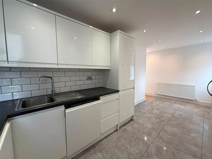 2 Bedroom Flat To Rent In London Road, Bracknell, Berkshire, RG12