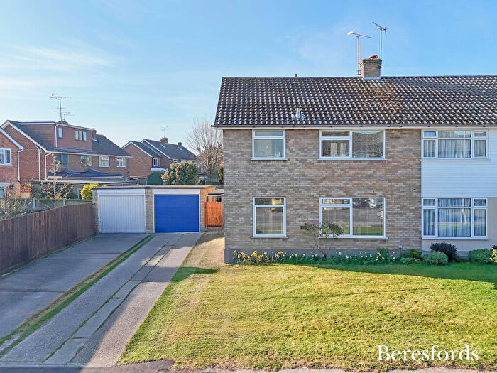 3 Bedroom Semi-Detached House For Sale In Home Mead, Writtle, CM1
