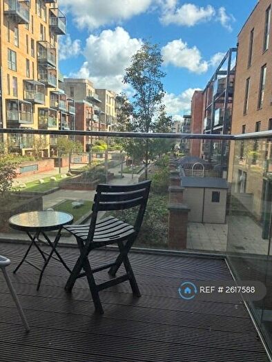 2 Bedroom Flat To Rent In Hallington Court, Edgware, HA8