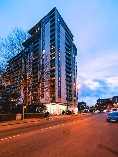 2 Bedroom Flat To Rent In Centenary Plaza, Holliday Street, Birmingham, B1