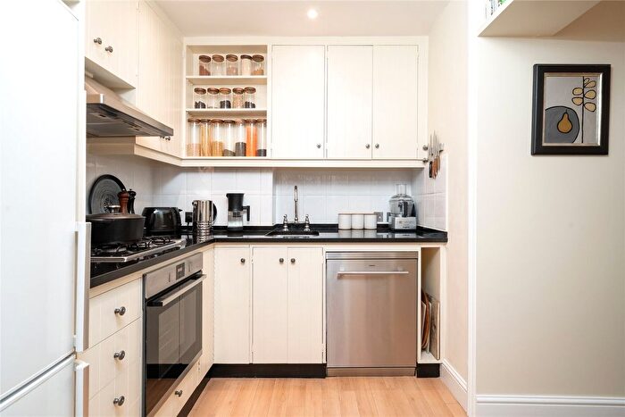 1 Bedroom Flat For Sale In Eardley Crescent, Earl's Court, SW5