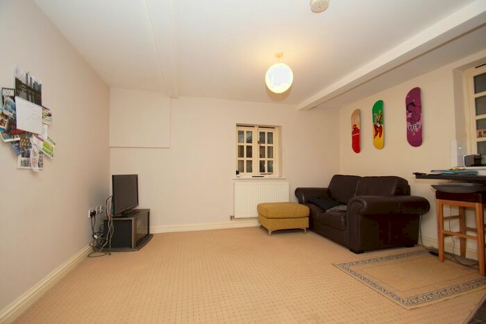 1 Bedroom Flat To Rent In Prospect Hill, Redditch, Worcestershire, B97