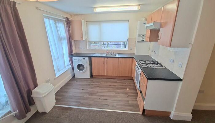 2 Bedroom Flat To Rent In High Street North, Dunstable, LU6