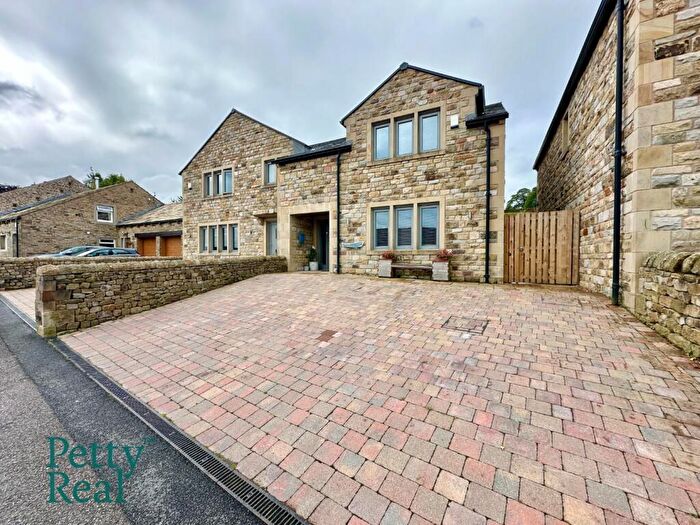 3 Bedroom Semi-Detached House For Sale In Foulds Road, Trawden, Colne, BB8