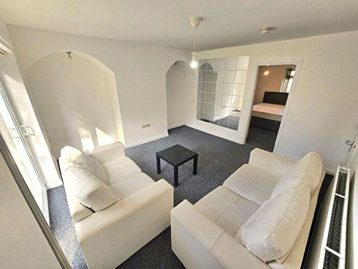 1 Bedroom Flat To Rent In Elsmore Road, Followfield, Manchester, M14