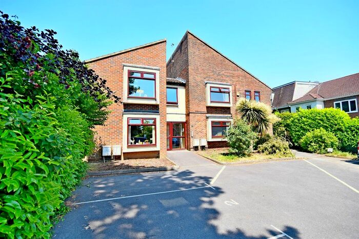 1 Bedroom Flat To Rent In Flat, Station Road, Netley Abbey, Southampton, SO31