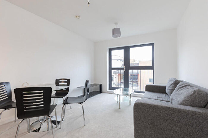 1 Bedroom Apartment To Rent In Fleet Street, Swindon, SN1