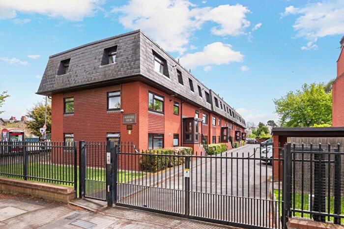 2 Bedroom Flat To Rent In Cromwell Road, Wimbledon, London, SW19