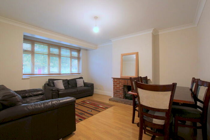4 Bedroom Semi-Detached House To Rent In Dahlia Gardens, Mitcham, Surrey, CR4