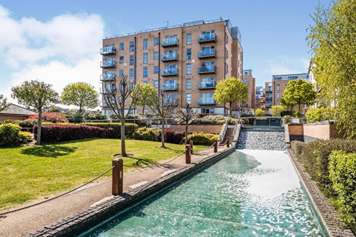 2 Bedroom Apartment To Rent In South Woodford, E18