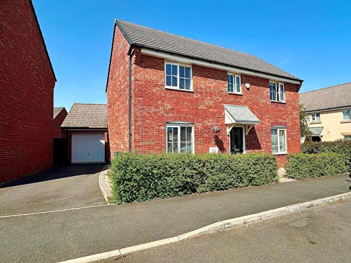 4 Bedroom Detached House For Sale In Damselfly Road, Pineham Village, Northampton, NN4