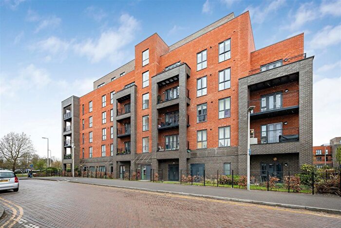 2 Bedroom Flat For Sale In Nightingale Way, Reading, RG30