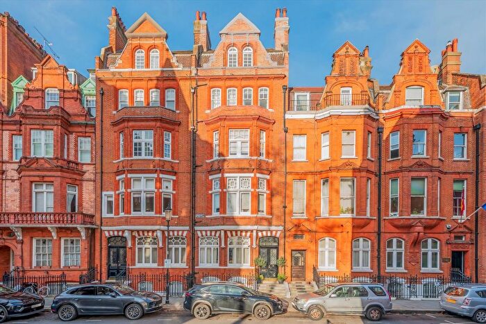 2 Bedroom Flat To Rent In Draycott Place, London, SW3