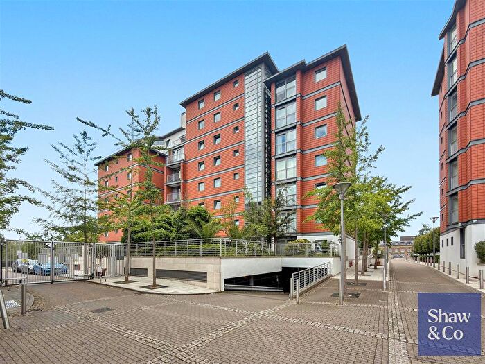 2 Bedroom Flat For Sale In Holland Gardens, Brentford, TW8