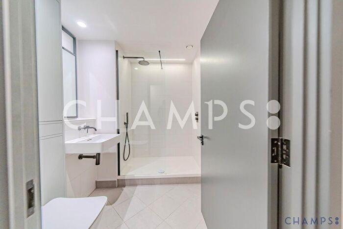 3 Bedroom Flat To Rent In London, SE18