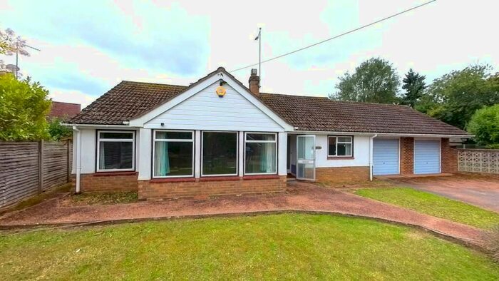 3 Bedroom Detached House For Sale In Bethesda Close, Upper Basildon, Reading, RG8