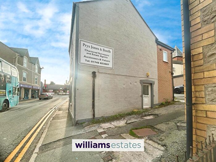 1 Bedroom Flat To Rent In Water Street, Abergele, LL22