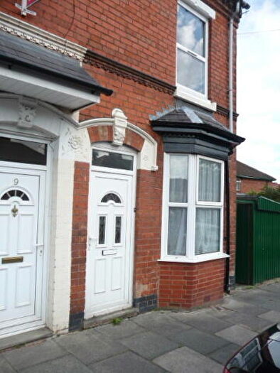 2 Bedroom House To Rent In Hazelwell Road, Stirchley, B30