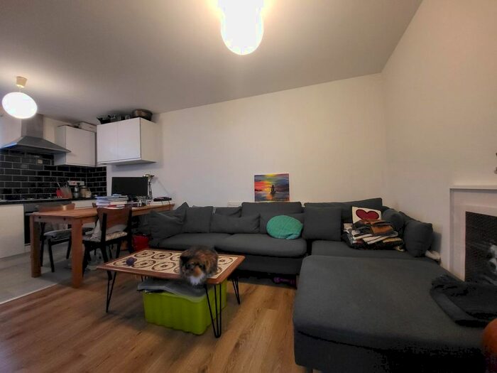 2 Bedroom Flat To Rent In Longley Road, London, SW17