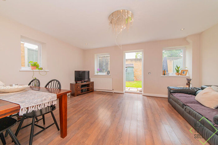 3 Bedroom Semi-Detached House For Sale In Coningsby Drive, Potters Bar, Hertfordshire, EN6