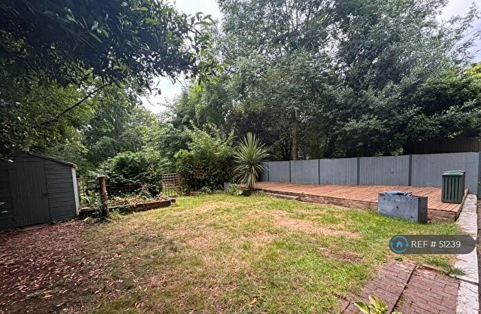 3 Bedroom Flat To Rent In Manor Park, London, SE13