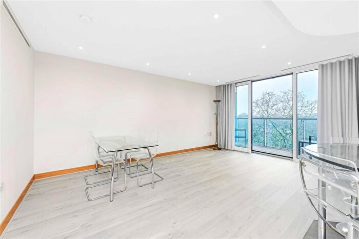 2 Bedroom Apartment To Rent In Eustace Building, Queenstown Road, Lonon, SW11