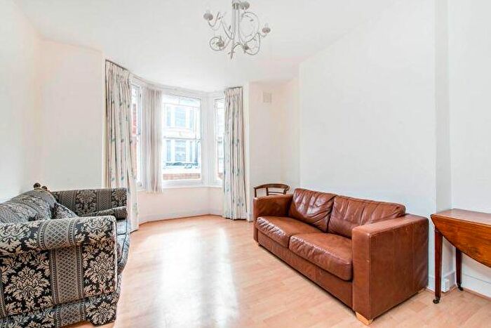 3 Bedroom Apartment To Rent In Bavaria Road, London, N19