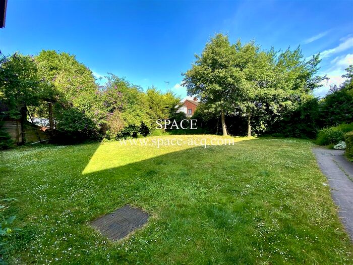 2 Bedroom Flat To Rent In Stevenson Close, New Barnet, Barnet, EN5