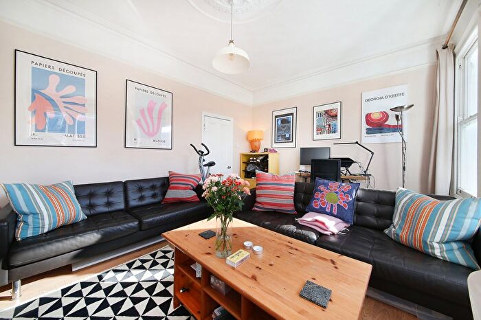 2 Bedroom Flat To Rent In Edgeley Road, Clapham Common, SW4