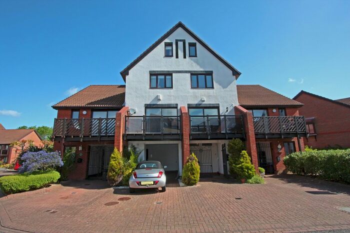 5 Bedroom Terraced House To Rent In Carbis Close, Port Solent, Portsmouth PO6