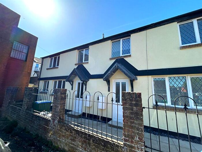 1 Bedroom End Of Terrace House To Rent In Duke Street, Littlehampton, BN17