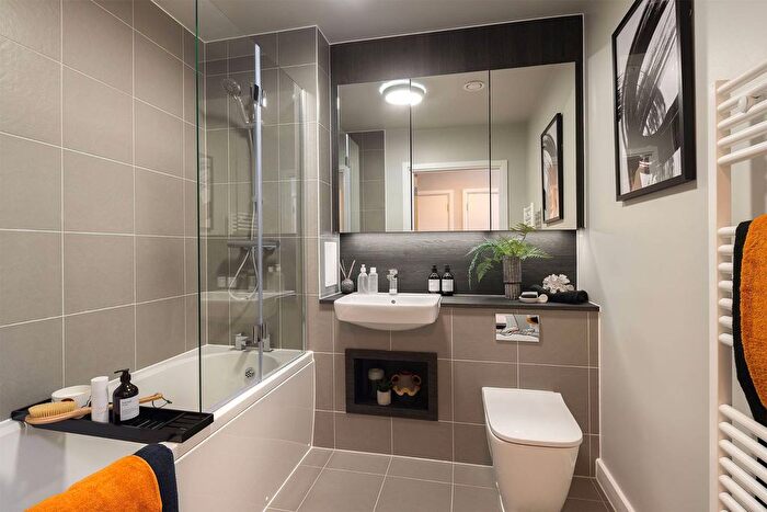 2 Bedroom Flat For Sale In Bermondsey Heights, South Bermondsey, SE15