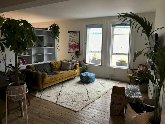 Studio To Rent In Essex Road, Islington, London, N1