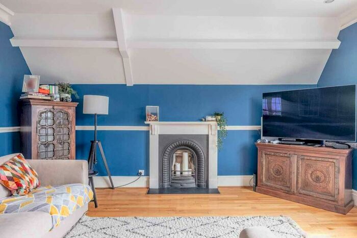 2 Bedroom Apartment For Sale In The Green, Datchet, SL3