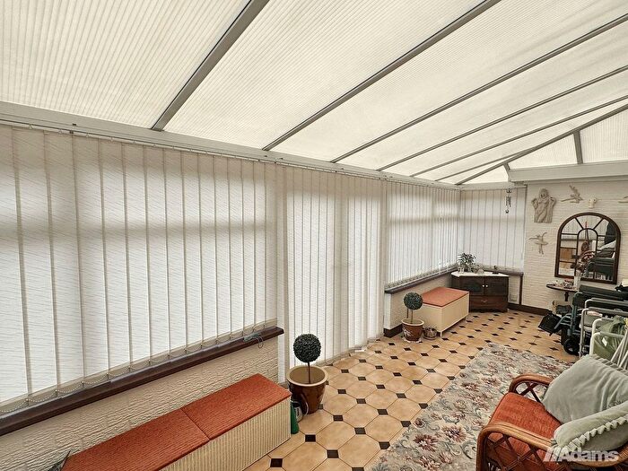 2 Bedroom Bungalow For Sale In Mosedale Grove, Beechwood, Runcorn, WA7