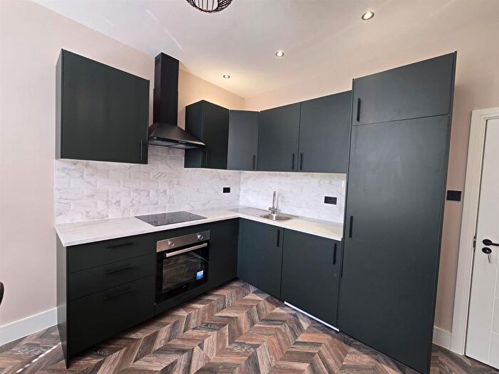 2 Bedroom Property To Rent In Lime Grove, London, W12