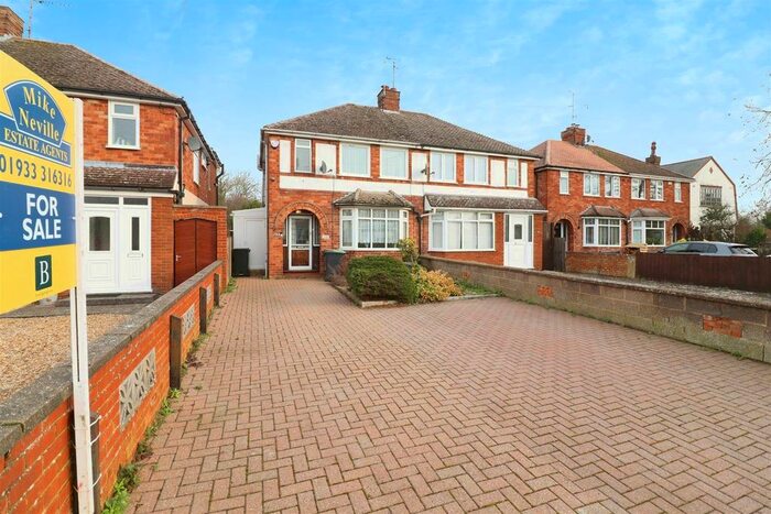 2 Bedroom Semi-Detached House For Sale In Hall Avenue, Rushden, NN10