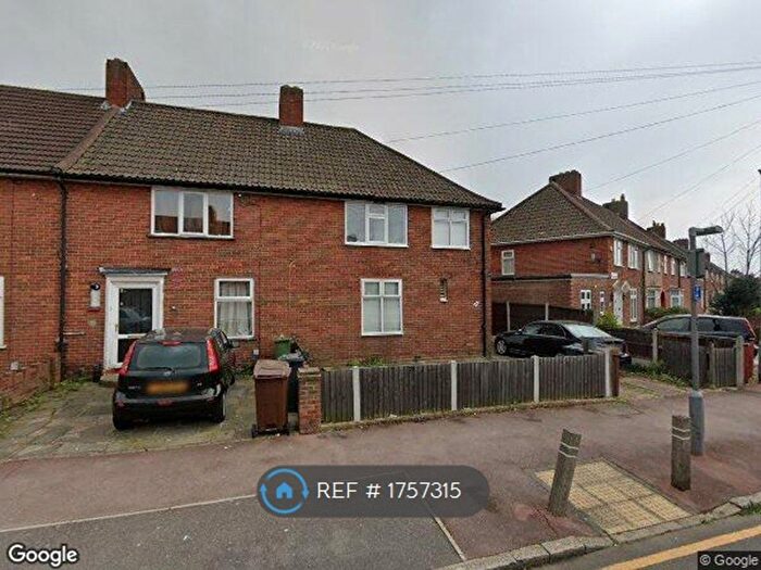 3 Bedroom End Of Terrace House To Rent In Stamford Road, Dagenham, RM9