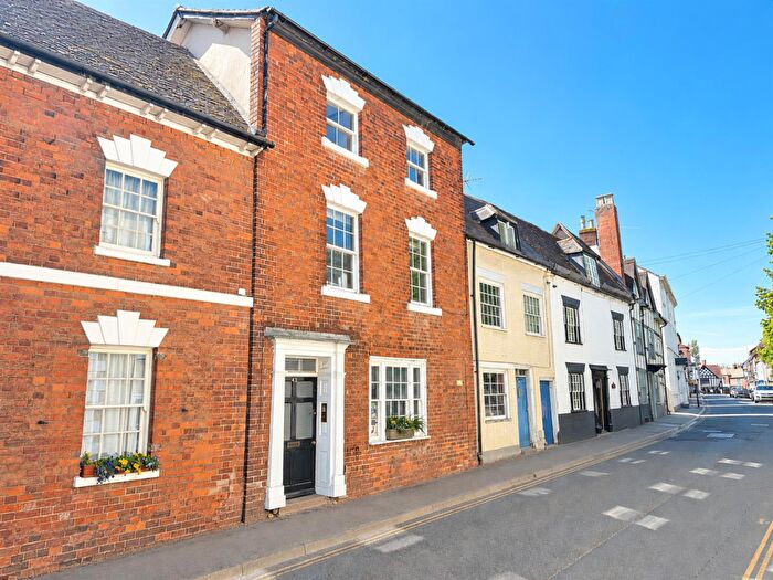 2 Bedroom Flat For Sale In Church Street, Newent, GL18