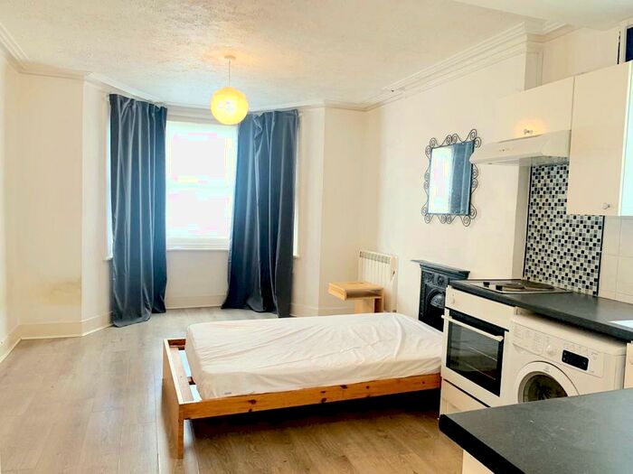 Flat To Rent In Church Lane, Crouch End, N8