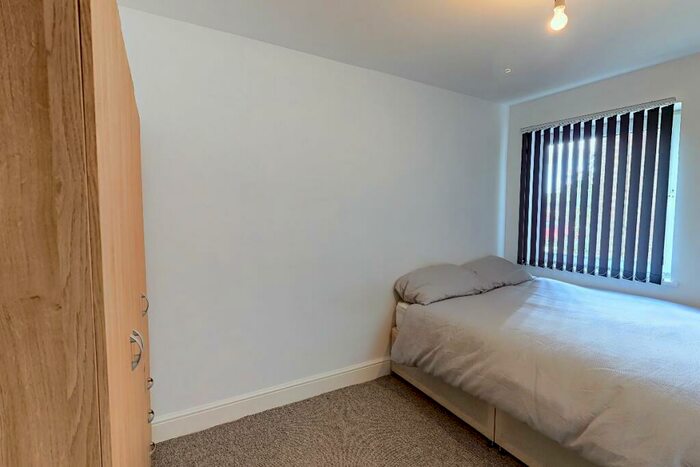 2 Bedroom Flat To Rent In - Berwick Street, L6