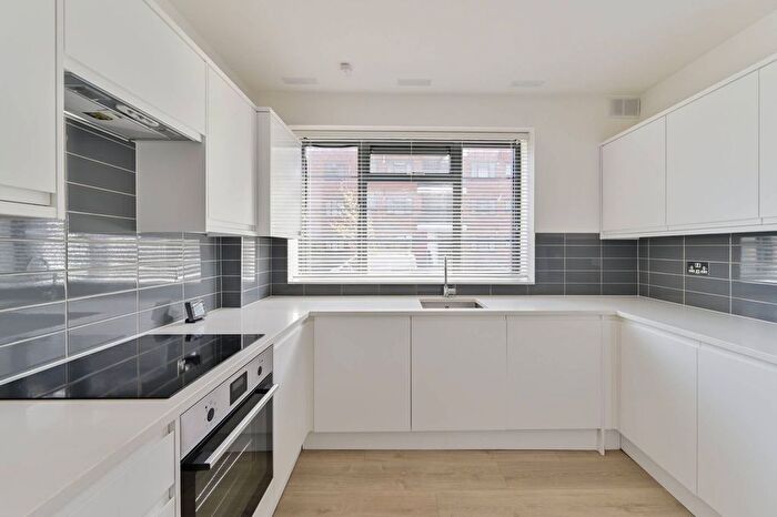 2 Bedroom Flat To Rent In Wandsworth Road, Nine Elms, London, SW8