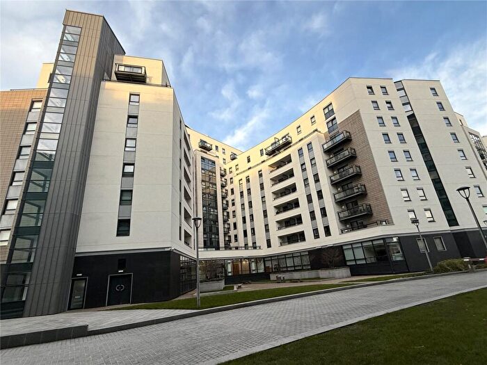 2 Bedroom Apartment For Sale In Gateway East, Marsh Lane, Leeds, LS9
