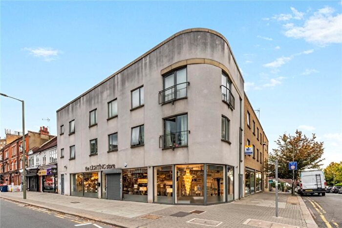 2 Bedroom Flat To Rent In Llanvanor Road, London, Golder's Green, NW2