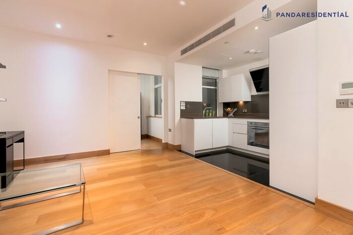 3 Bedroom Flat To Rent In Red Lion Court, London, EC4A