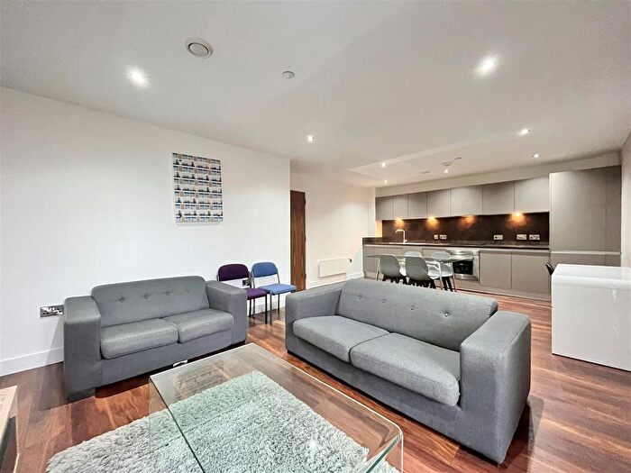 2 Bedroom Flat To Rent In Cambridge Street, Manchester, M1
